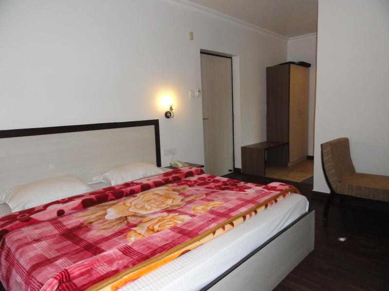 Hotel President Manāli Exteriör bild